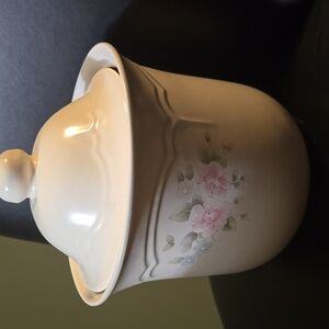 Pfaltzgraff Cream Ceramic Canister Vintage 3 Quart